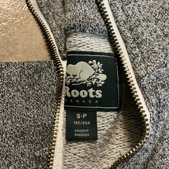 Roots 1/4 zip - Picture 3 of 3